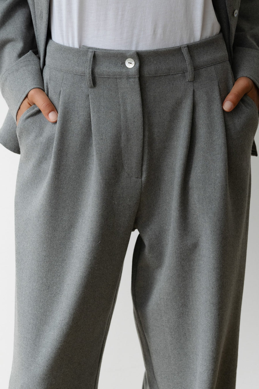 The Flannel Pleated Pant (Charcoal Grey)