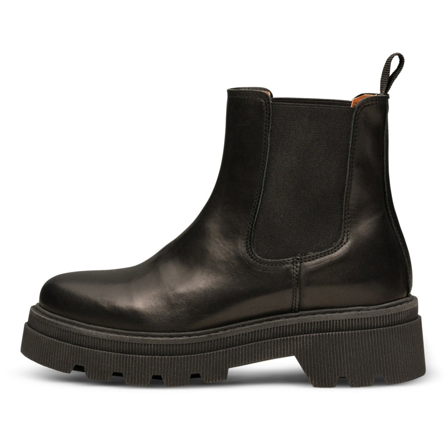 Sanna Chelsea Boot (Black)